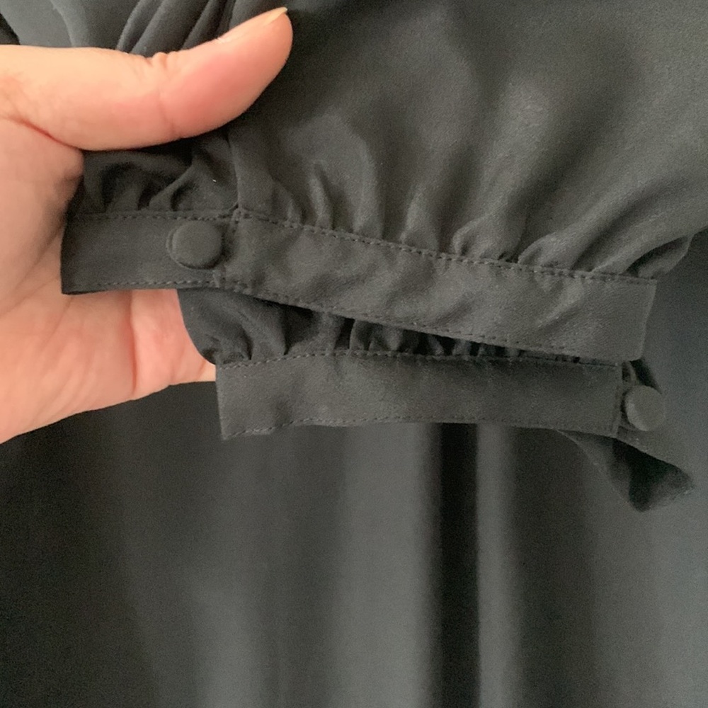 NWT LOFT Black Split Neck 3/4 Length Sleeves 100% Polyester Blouse Size MP - Picture 9 of 16